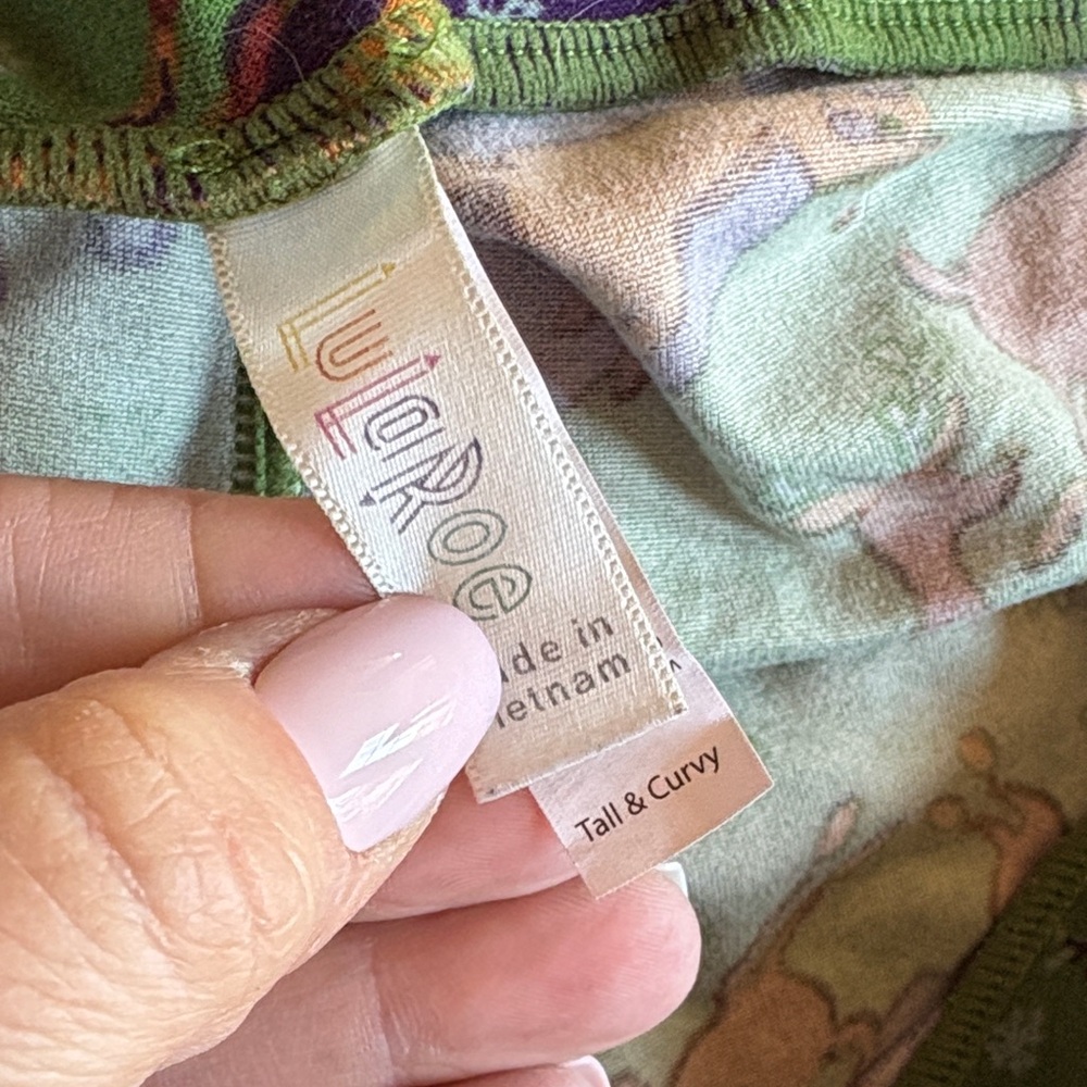 LuLaRoe Multicolor Deer/snowflake Patterned Leggings